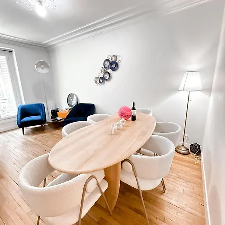 Beautiful 2 Bedroom Haussmann