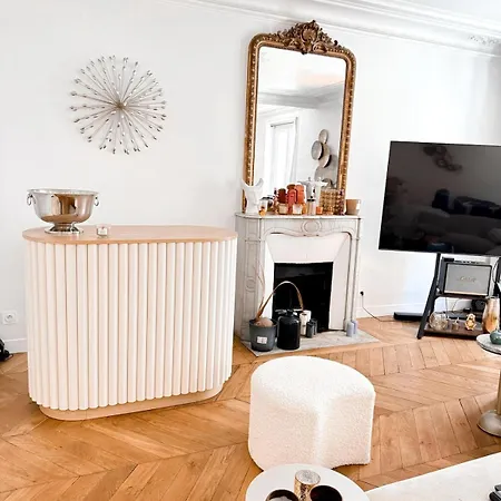 Beautiful 2 Bedroom Haussmann Apartmán *